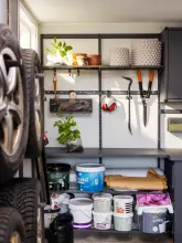 Blat roboczy w garażu z kolekcji Garage+ System Elfa