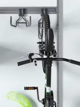 Rower wiszący na haku