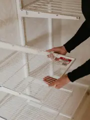 Montaż półki na wspornikach na poddaszu